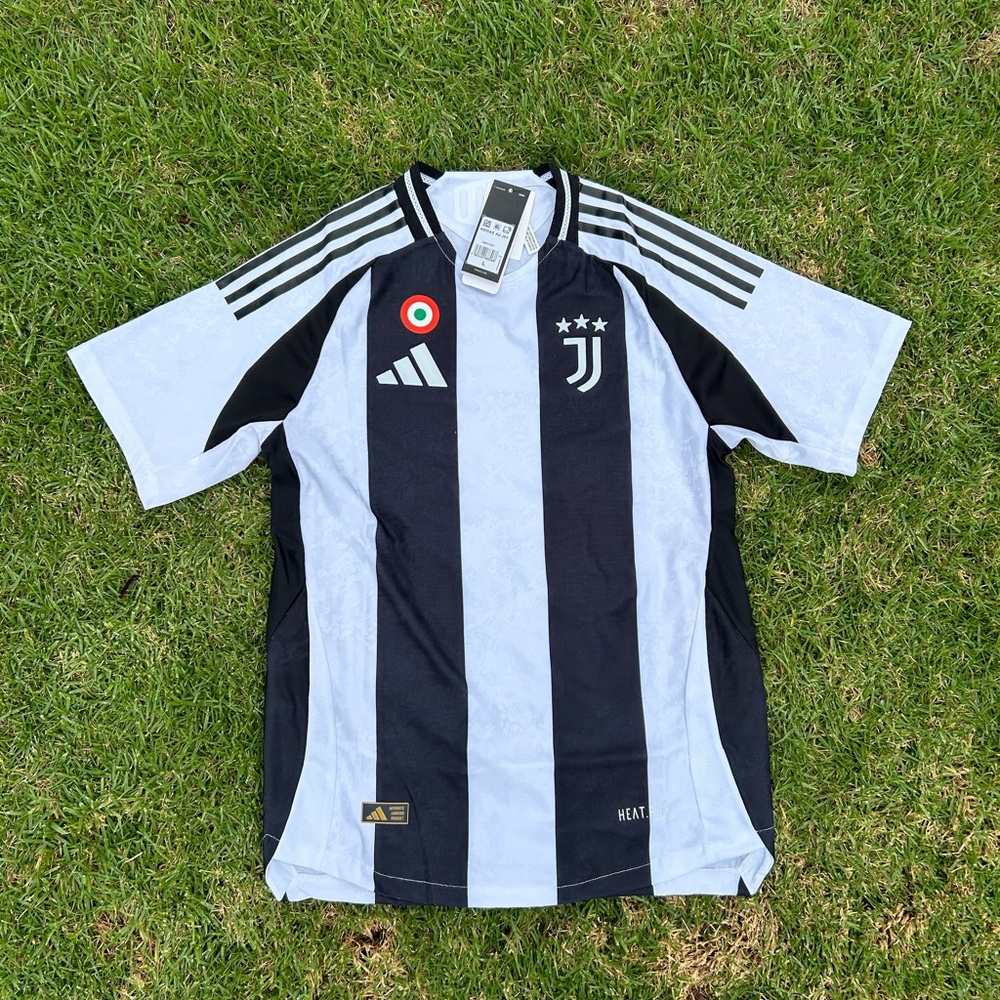 24/25 Juventus Home Player Version Jersey (Large)